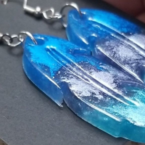 Resin Feather Earrings, Blue Tons 💙 - Picture 7 of 8